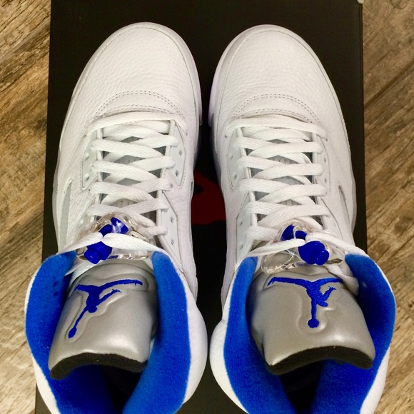 Jordan 5 Retro White Stealth (2021) M9, W10.5 - Picture 8 of 15